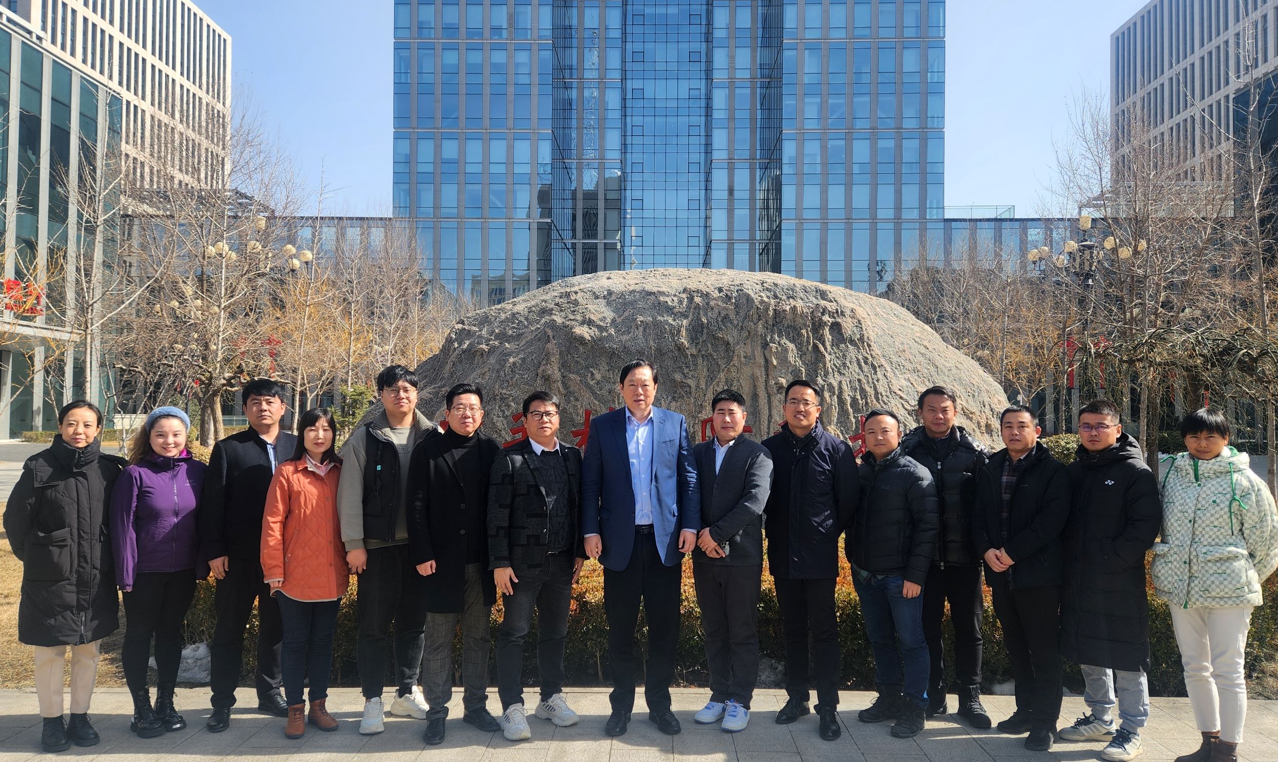 沐鸣娱乐经营会议确立发展新篇章 三驾马车领航未来